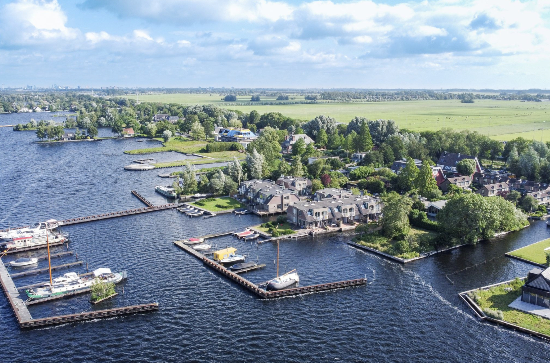 Verkocht  - Jachthaven en hotel